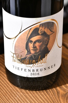 Tiefenbrunner Feldmarschall Muller Thurgau - вино Тифенбруннер Фельдмаршал Мюллер Тургау 0.75 л белое сухое