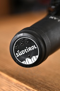 Girlan Muller Thurgau Sudtirol Alto Adige DOC - вино Гирлан Мюллер Тургау 0.75 л белое сухое