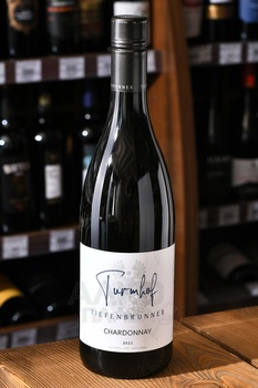 Tiefenbrunner Turmhof Chardonnay - вино Тифенбруннер Турмхоф Шардонне 0.75 л белое сухое