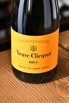 Veuve Clicquot Ponsardin - шампанское Вдова Клико Понсардин 0.375 л белое брют