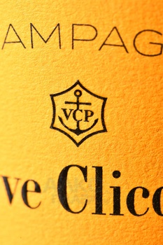 Veuve Clicquot Ponsardin - шампанское Вдова Клико Понсардин 0.375 л белое брют