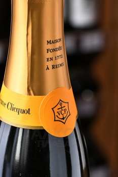Veuve Clicquot Ponsardin - шампанское Вдова Клико Понсардин 0.375 л белое брют
