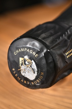 Champagne Elemart Robion Les Monets AOC - шампанское Шампань Элемар Робьон Ле Моне АОС 0.75 л белое экстра брют