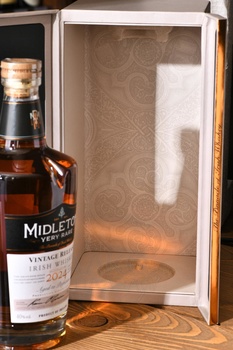 Виски Мидлтон Вери Рар Винтаж Релиз 2024 год 0.7 л в п/у