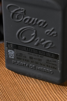 Gran Cava De Oro Extra Anejo Black - текила Гран Кава Де Оро Экстра Аньехо 0.75 л