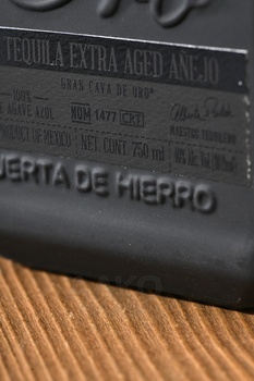 Gran Cava De Oro Extra Anejo Black - текила Гран Кава Де Оро Экстра Аньехо 0.75 л