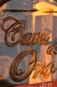 Gran Cava De Oro Anejo - текила Гран Кава Де Оро Аньехо 0.75 л