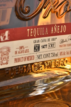 Gran Cava De Oro Anejo - текила Гран Кава Де Оро Аньехо 0.75 л
