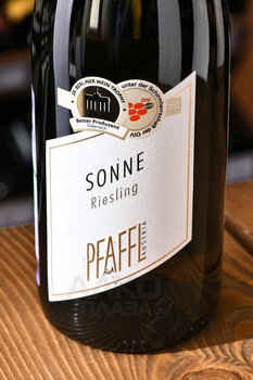 Pfaffl Sonne Riesling - вино Пфаффль Зонне Рислинг 0.75 л белое полусухое