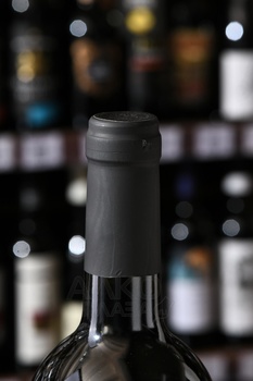 The Tiflis Collection Usakhelauri - вино Усахелаури Тифлисская Коллекция 0.75 л красное полусладкое