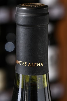 Montes Alpha Pinot Noir - вино Монтес Альфа Пино Нуар 0.75 л красное сухое