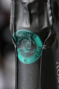 Champagne Remi Leroy Millesime Blanc de Noirs Brut Natur - шампанское Шампань Реми Леруа Миллезим Блан де Нуар Брют Натюр 0.75 л белое экстра брют