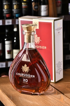 Courvoisier XO gift box - коньяк Курвуазье ИКСО 0.7 л п/у