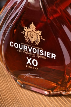 Courvoisier XO gift box - коньяк Курвуазье ИКСО 0.7 л п/у