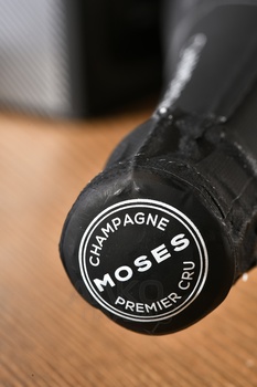 Moses Champagne Blanc de Blancs Premier Cru Millesime - шампанское Мозес Шампань Блан де Блан Премьер Крю Миллезим 2018 год 0.75 л белое экстра брют в п/у