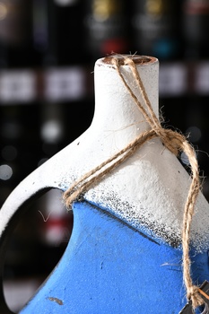 Вино Саперави Джорджиа Кантри Вайнс 0.75 л красное сухое в глиняном кувшине