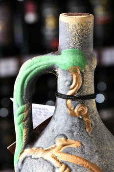 Вино Джорджиа Кантри Вайнс Хванчкара 1 л красное полусладкое в керамическом кувшине