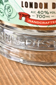 Perun London Dry - джин Перун Лондон Драй 0.7 л