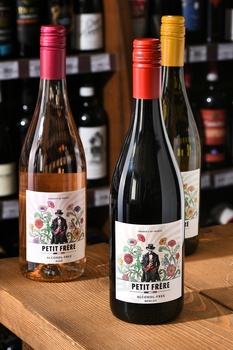 Petit Frere Merlot - вино безалкогольное Пти Фрер Мерло 0.75 л красное